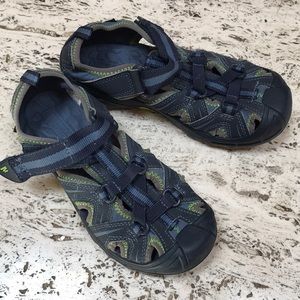 Merrell water shoes boys sz 1 excellent almost new